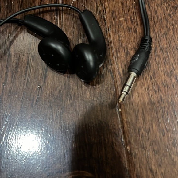 Black wired earbuds - Picture 4 of 4